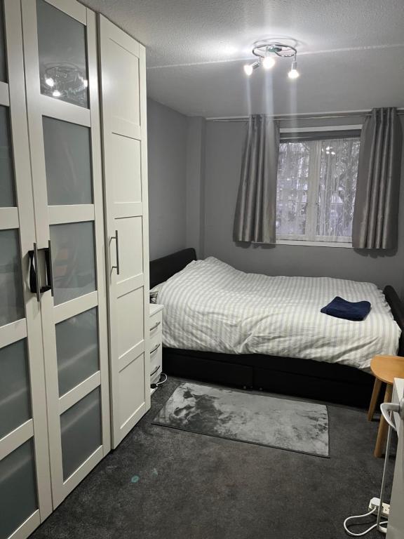 a small bedroom with a bed and a window at Spacious Central London Double Room in London