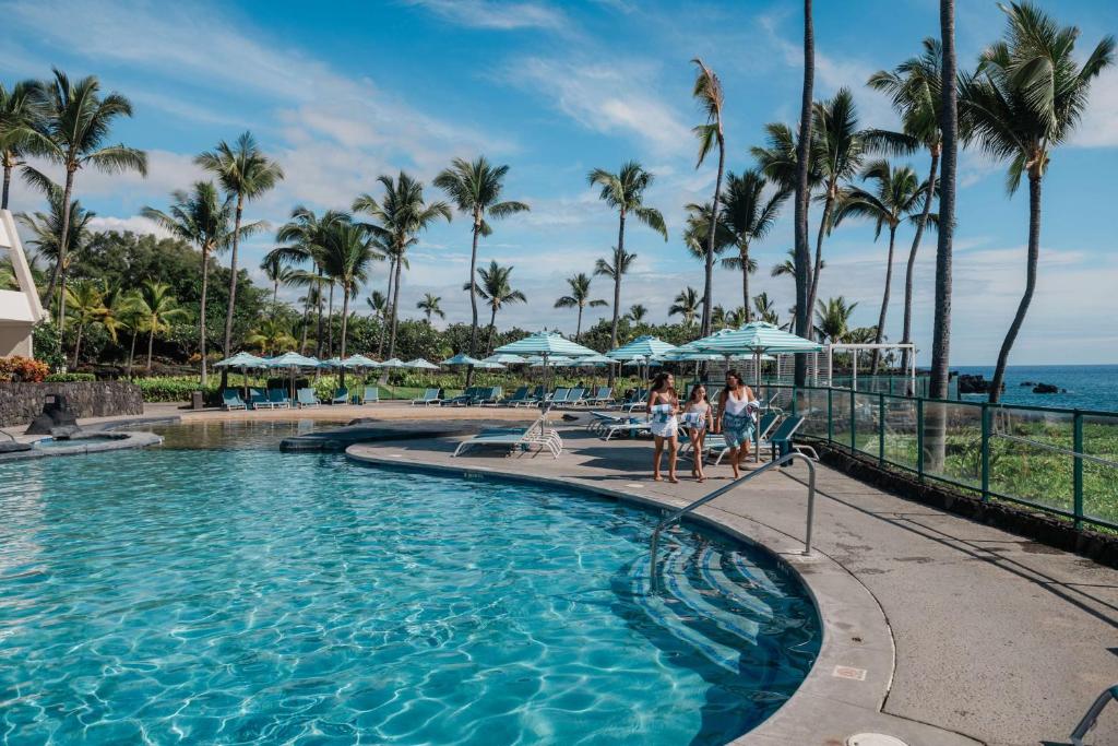 Bazén v ubytování OUTRIGGER Kona Resort and Spa nebo v jeho okolí