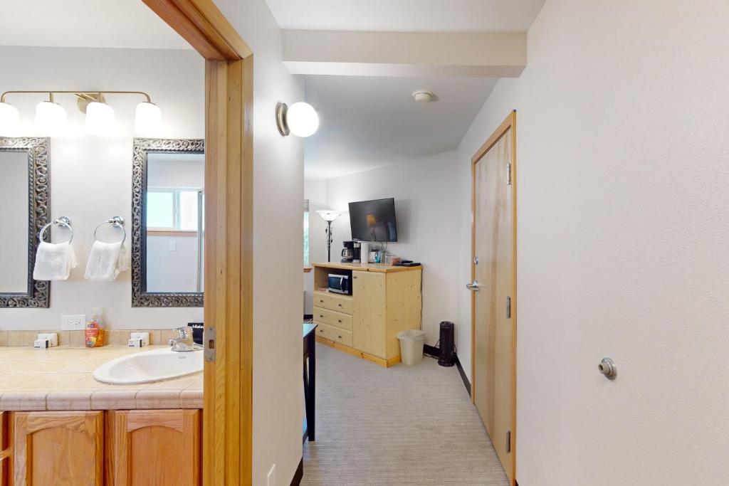 Kuchyň nebo kuchyňský kout v ubytování Aspen Suites 506: The Nest
