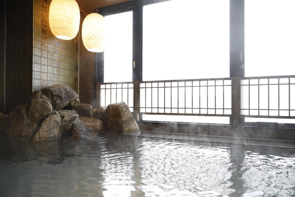 Bazén v ubytování Dormy Inn Maebashi nebo v jeho okolí