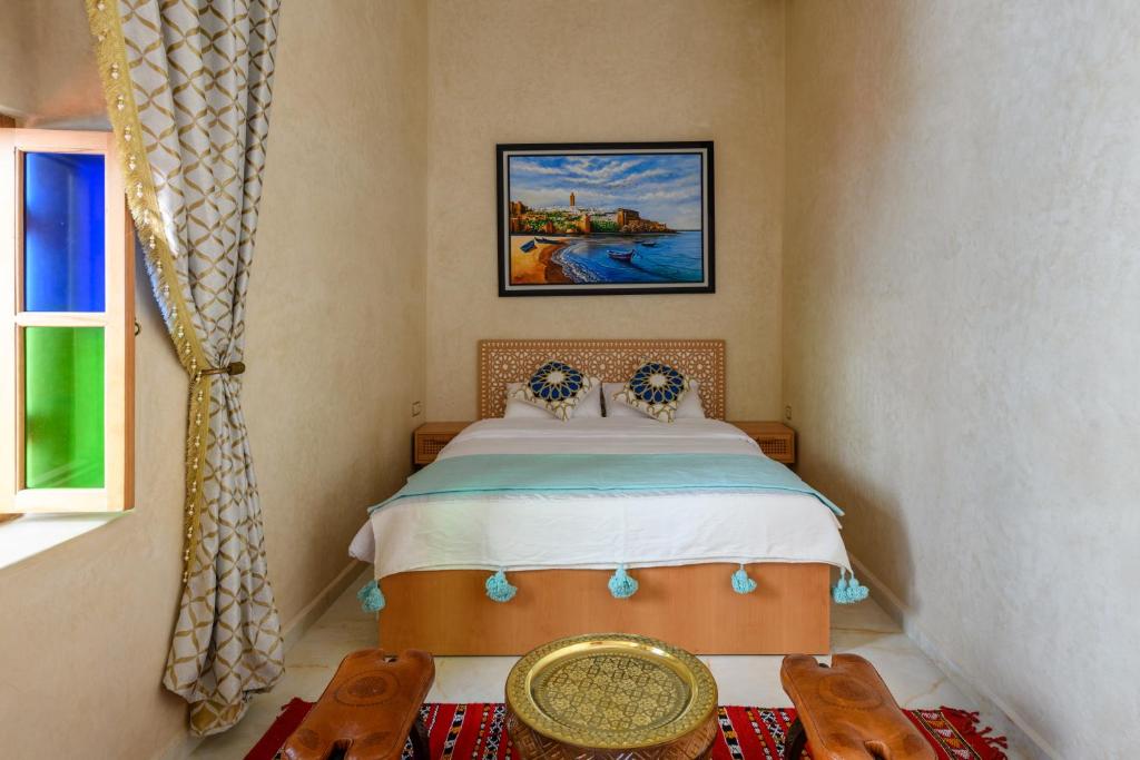 Postel nebo postele na pokoji v ubytování Luxurious Riad Center Rabat Dar Al Jeld