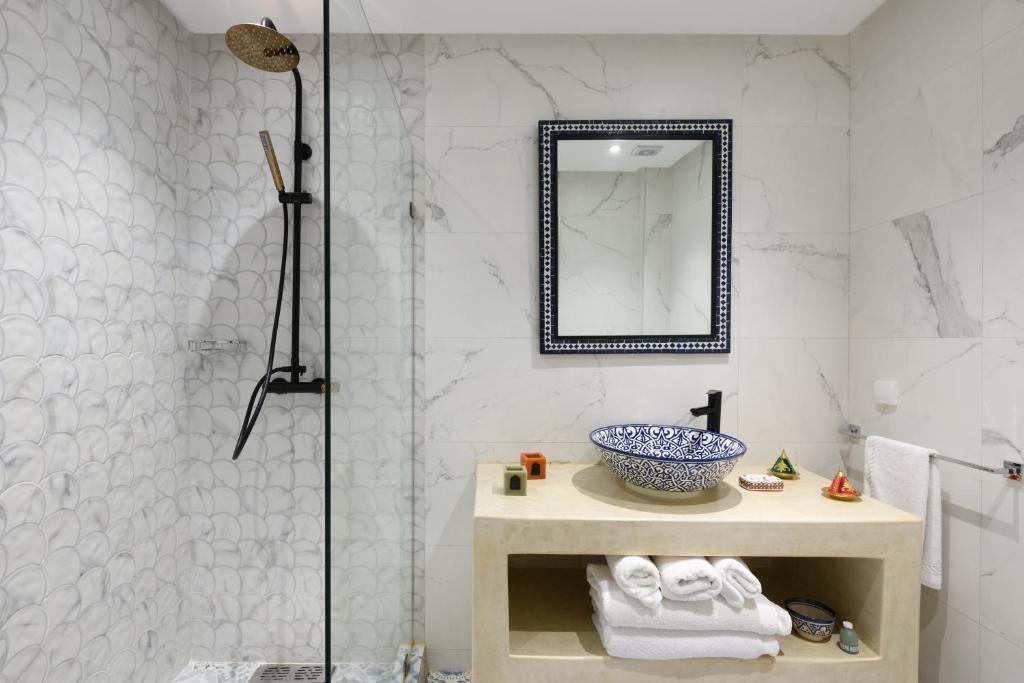 Koupelna v ubytování Luxurious Riad Center Rabat Dar Al Jeld