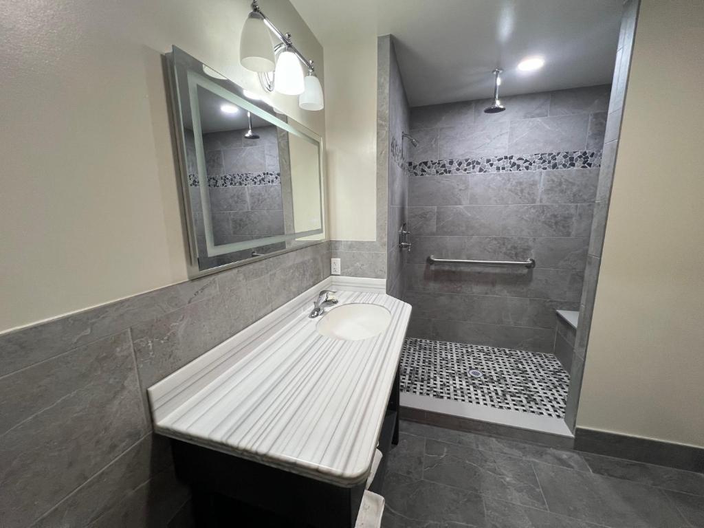 Sutton Inn - Deluxe Tweepersoonskamer Met Douche