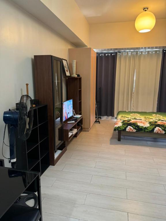 TV a/nebo společenská místnost v ubytování Henry's Newport Condotel