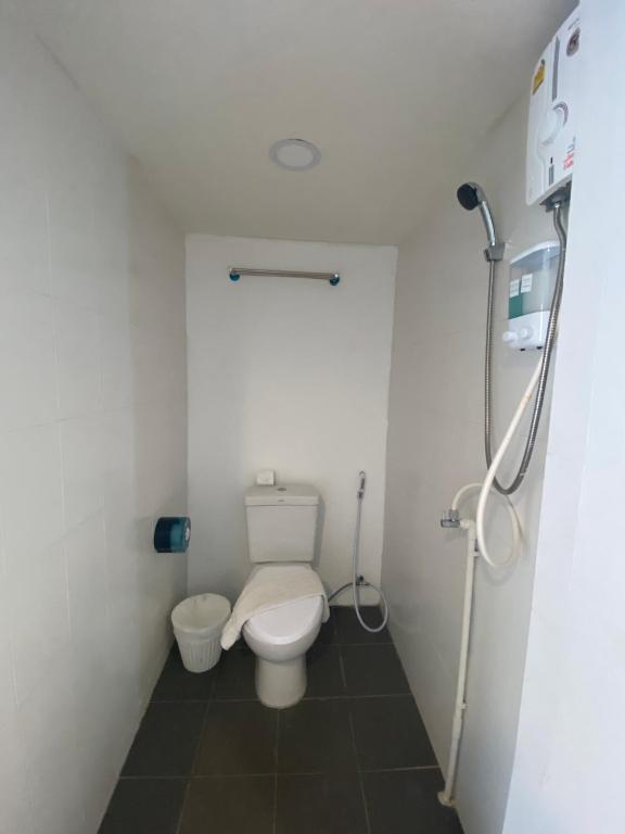 77 Patong Hotel & Spa - Resim 16