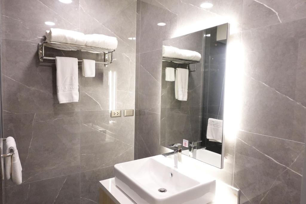 Koupelna v ubytování The Linden Suites