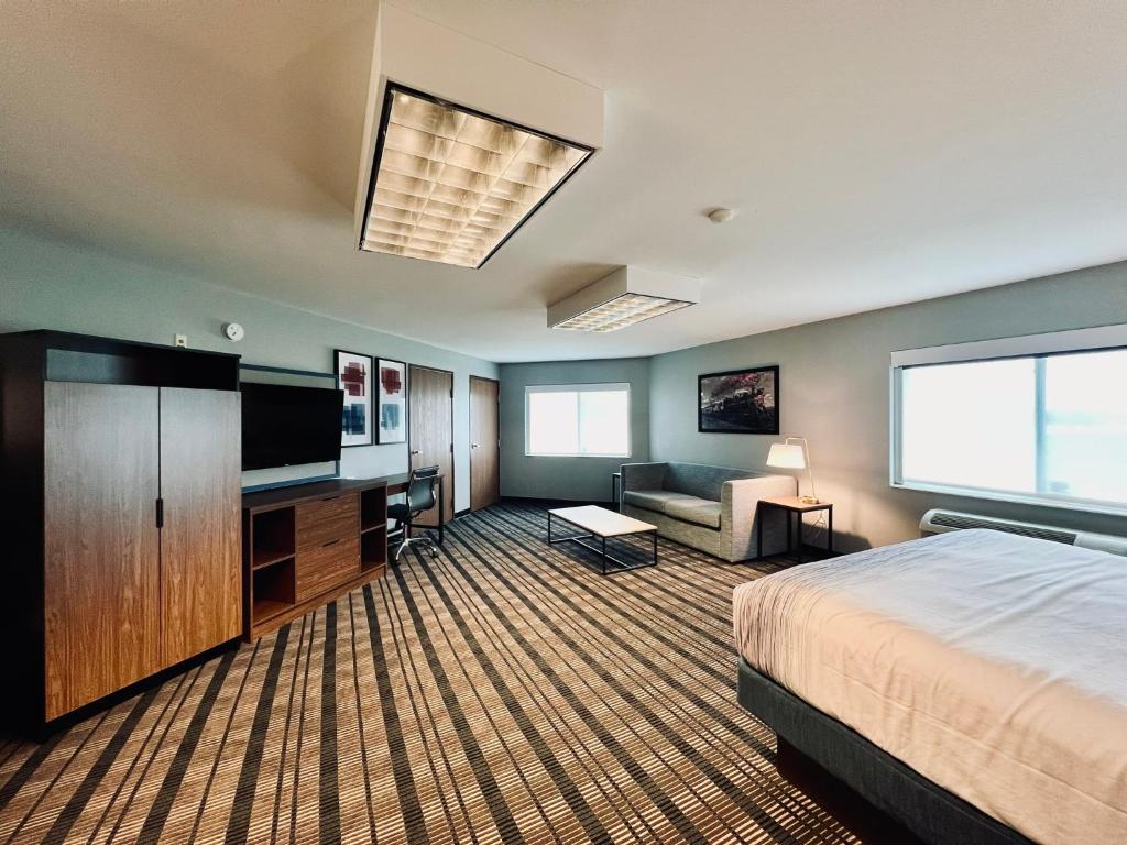 AmericInn by Wyndham Beaver Dam - King Room - Mobility Access/Non-Smoking