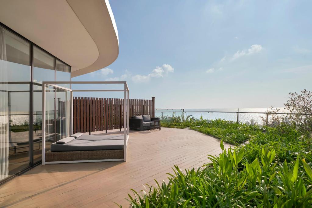 Suite Junior Có Giường Cỡ King, Sân Hiên Và Tầm Nhìn Ra Biển