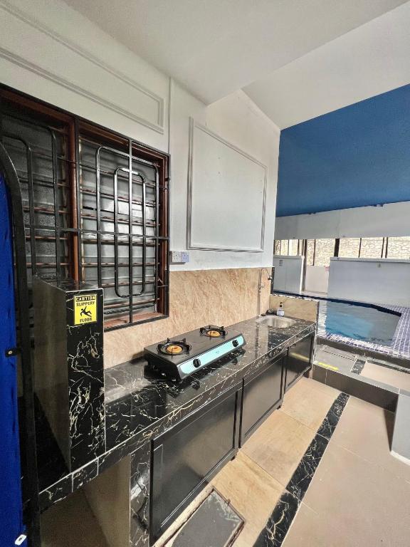 Kuchyň nebo kuchyňský kout v ubytování DP Residence SELAYANG