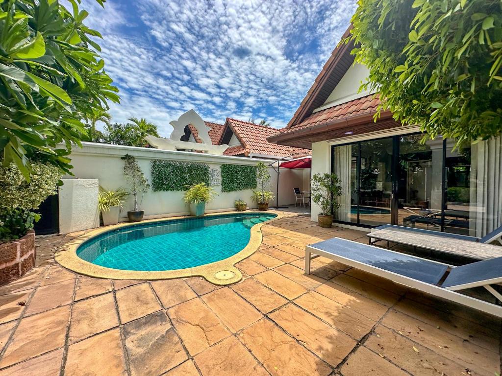 Bazén v ubytování VIEW TALAY VILLAs POOL 53, JOMTIEN BEACH, PATTAYA nebo v jeho okolí