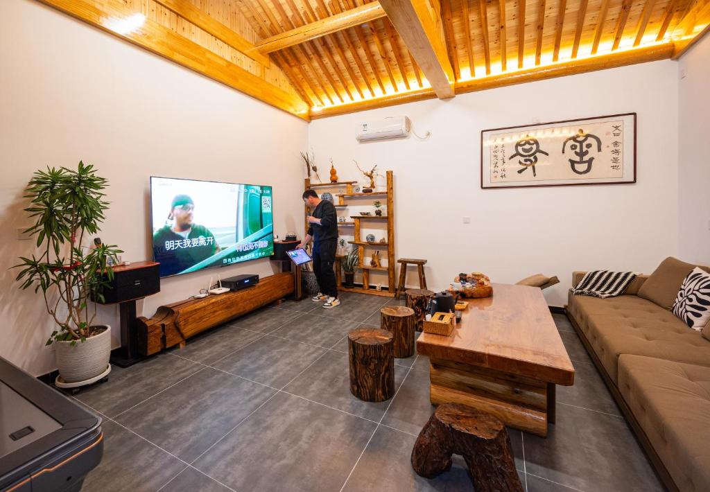 TV a/nebo společenská místnost v ubytování Gubeikou Great Wall Yunyeshu Boutique Guesthome