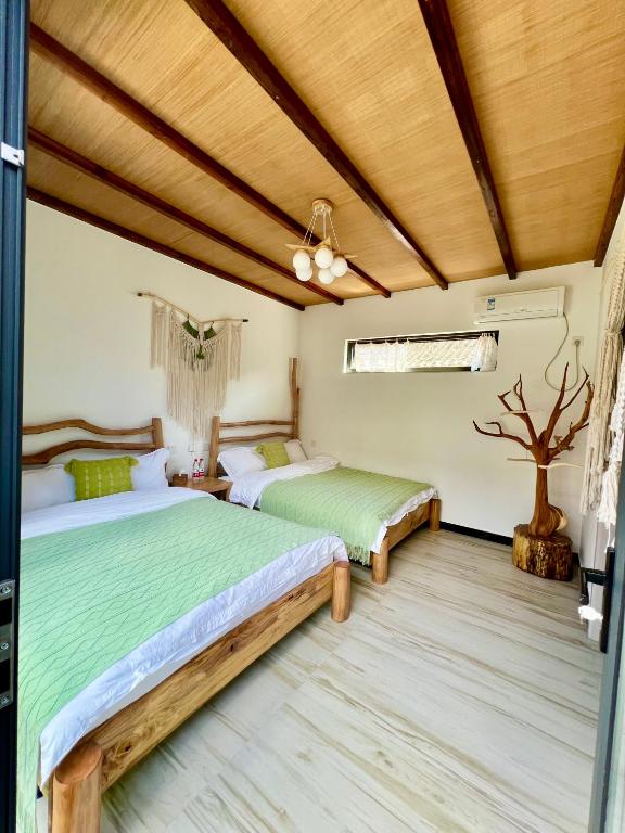 Postel nebo postele na pokoji v ubytování Gubeikou Great Wall Yunyeshu Boutique Guesthome