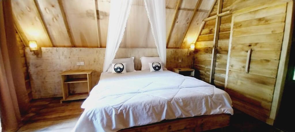 Cama o camas de una habitación en Girang Rinjani Bungalows