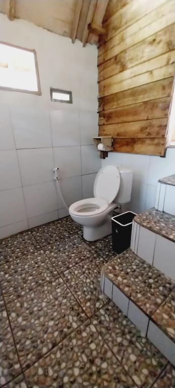 Un baño de Girang Rinjani Bungalows