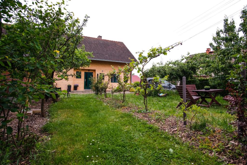 Zahrada ubytování APARTMÁN ZLATÝ DUB