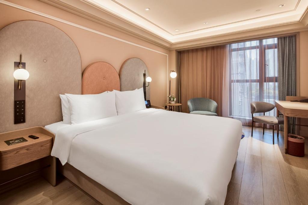 Postel nebo postele na pokoji v ubytování Mercure Xian Dazhai Road