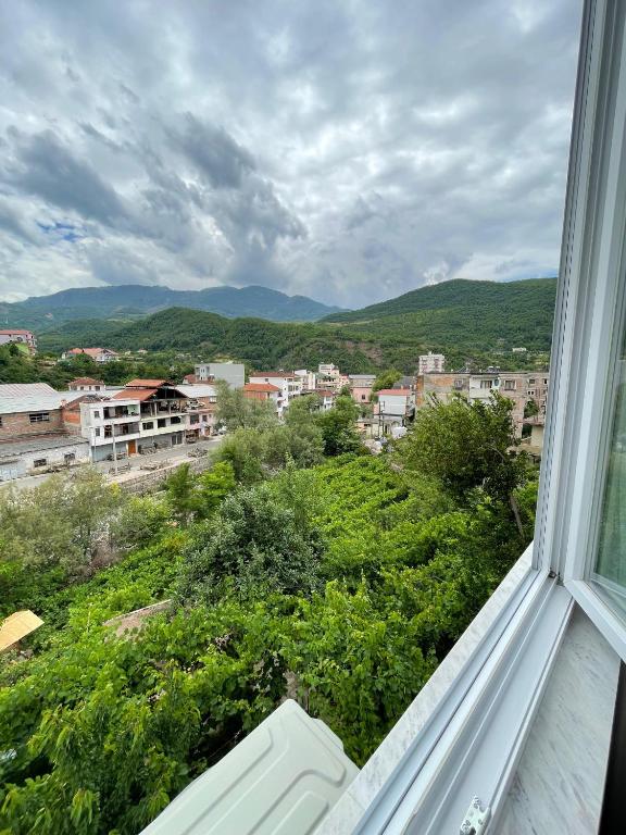 Nespecifikovaný výhled na hory nebo výhled na hory při pohledu z hotelu