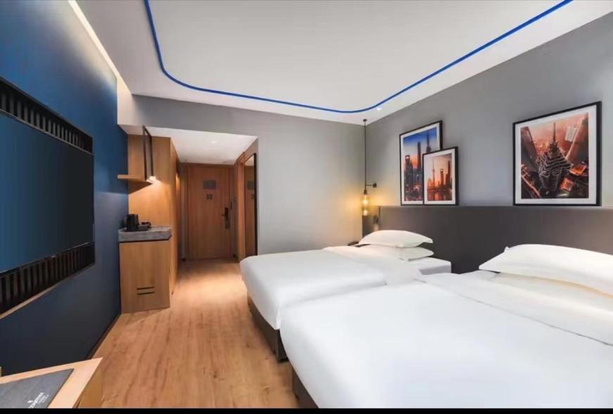 Postel nebo postele na pokoji v ubytování Country Inn & Suite by Radisson, Shanghai Railway Station