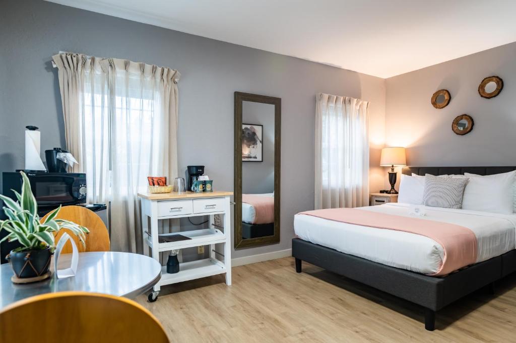 Inn at Haystack Rock - Queen Room