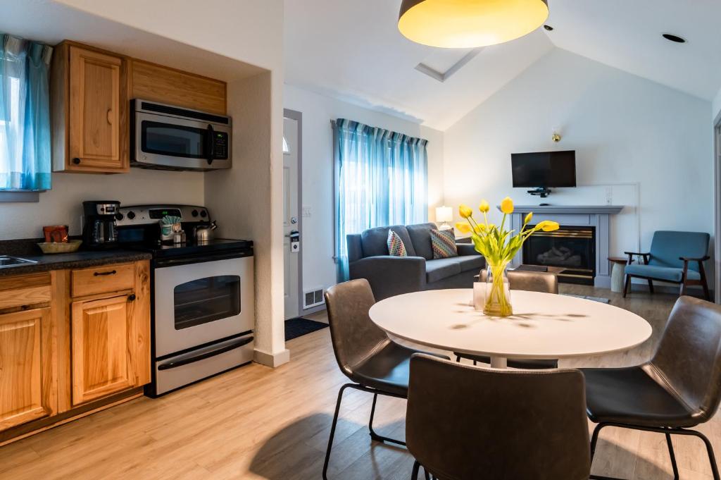 Inn at Haystack Rock - Suite Mit Zwei Schlafzimmern Mit Voller Küche