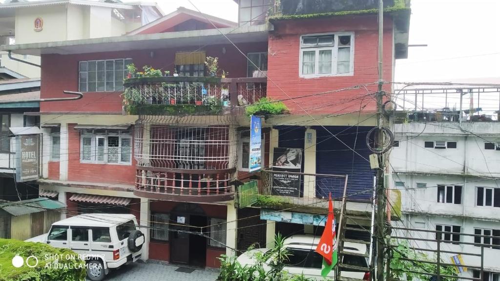 Gallery image of Palbheu Hotel Near Mall Road in Gangtok