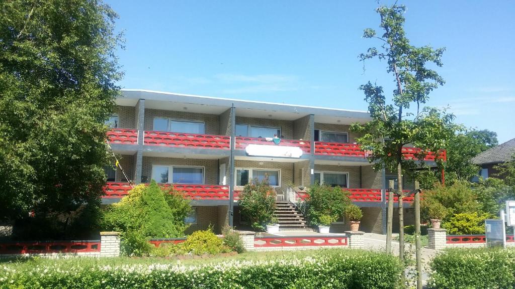 Ein Garten an der Unterkunft Familien- und Aparthotel Strandhof