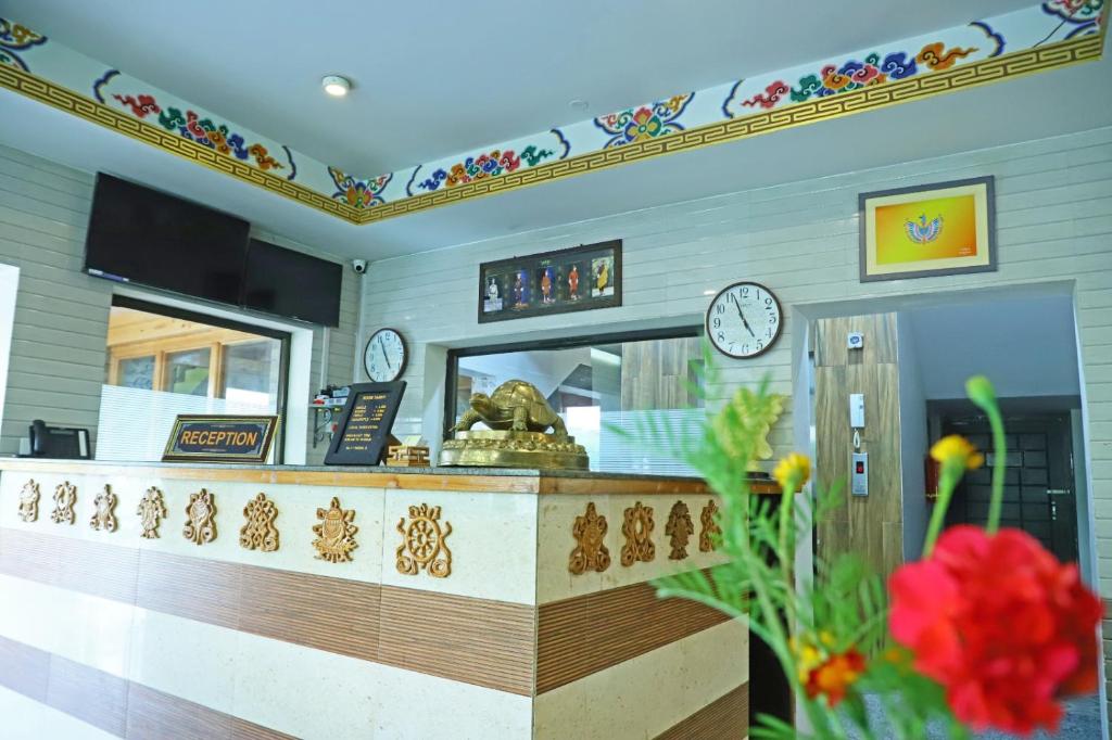 TV a/nebo společenská místnost v ubytování Hotel Bhutan Kubera