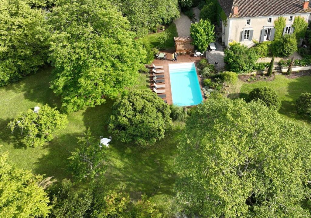 an aerial view of a house with a swimming pool at NAMASTE COTTAGE in Issigeac