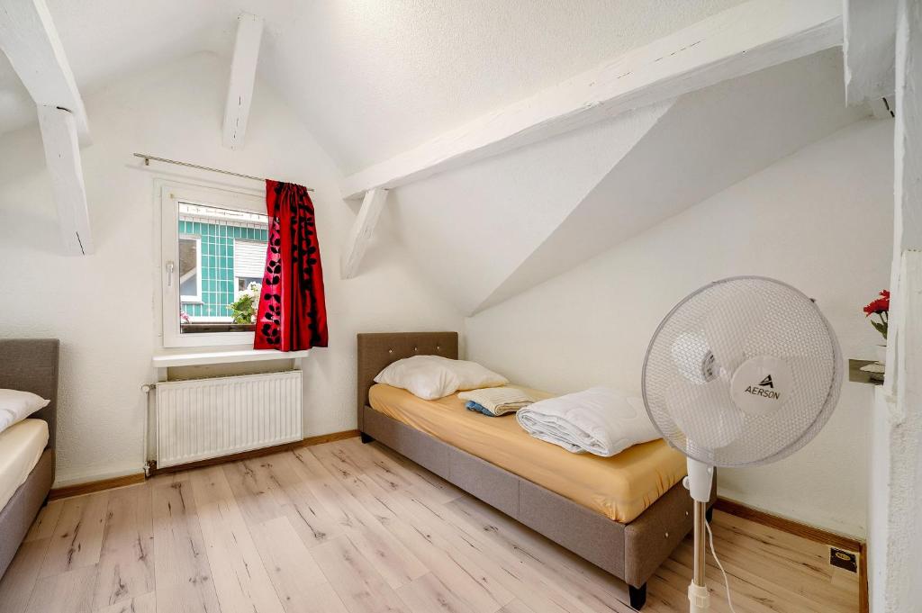 Postel nebo postele na pokoji v ubytování Ferienhaus bei Reichsburg Cochem