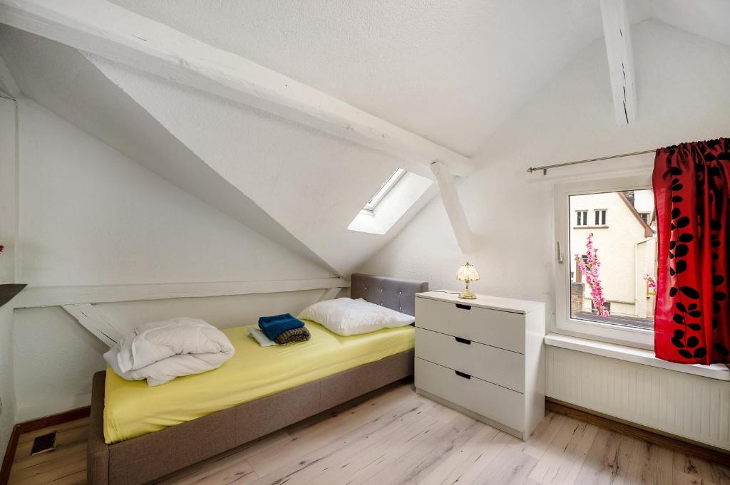 Postel nebo postele na pokoji v ubytování Ferienhaus bei Reichsburg Cochem