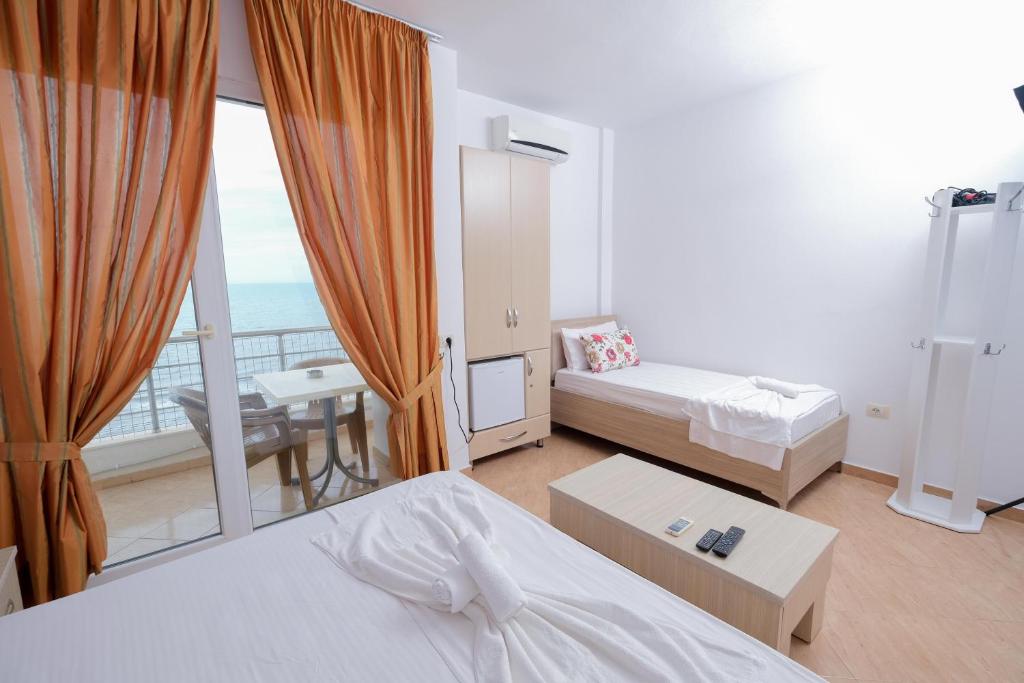Postel nebo postele na pokoji v ubytování Sun Shine Hotel
