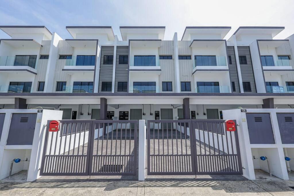 Το κτήριο όπου στεγάζεται  η παραθεριστική κατοικία