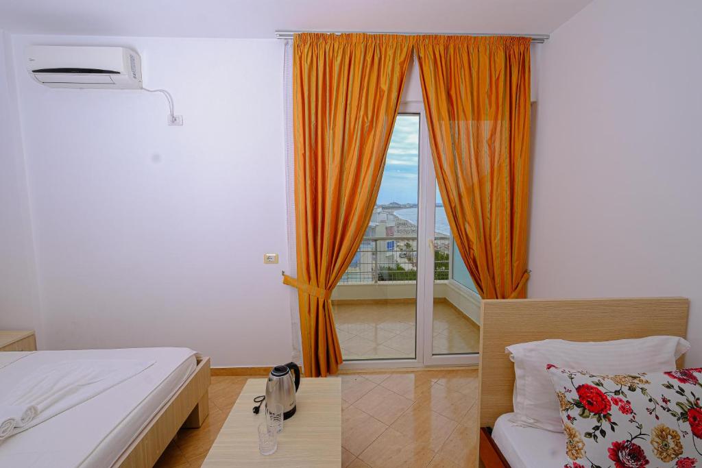 Postel nebo postele na pokoji v ubytování Sun Shine Hotel