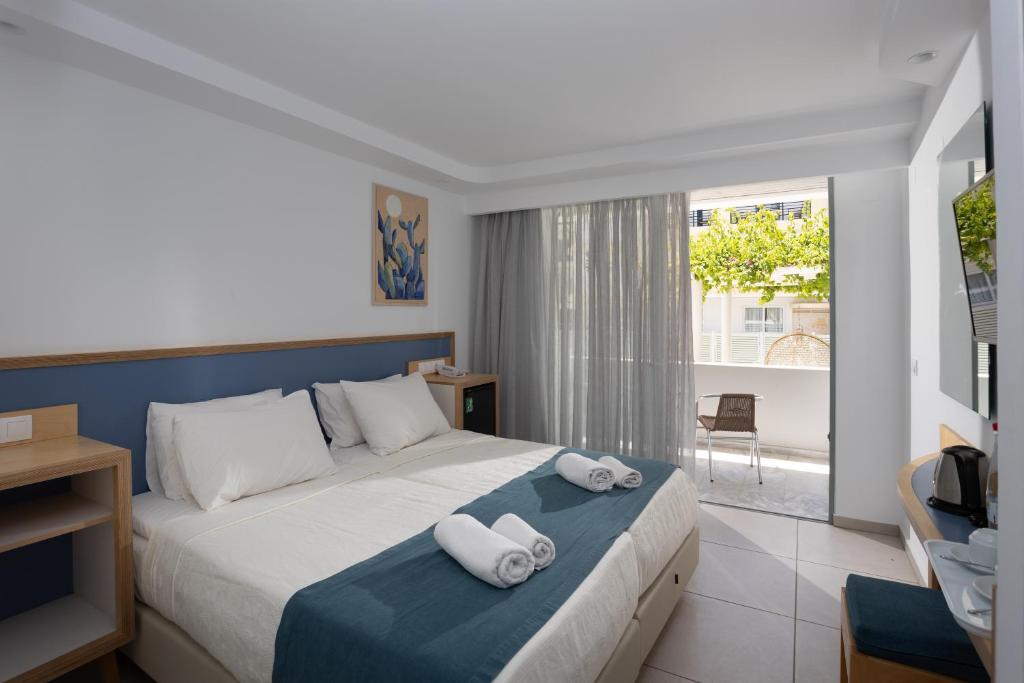 Posteľ alebo postele v izbe v ubytovaní Alia Beach Hotel by Estia