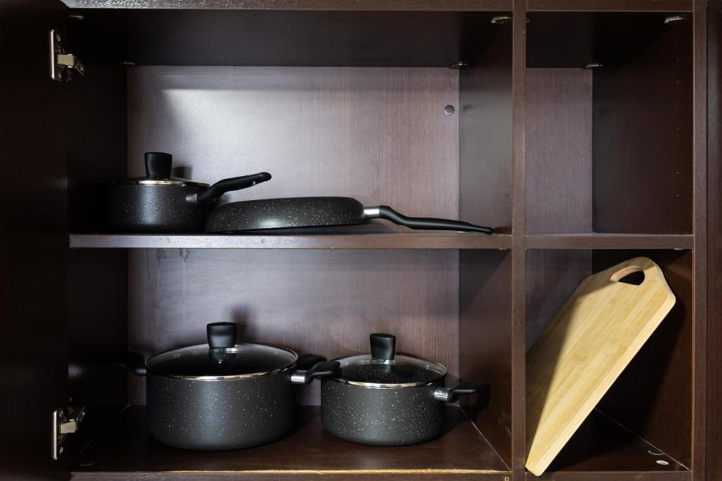 Een keuken of kitchenette bij Furnished Studio In Arch Tower, Jlt Near Metro