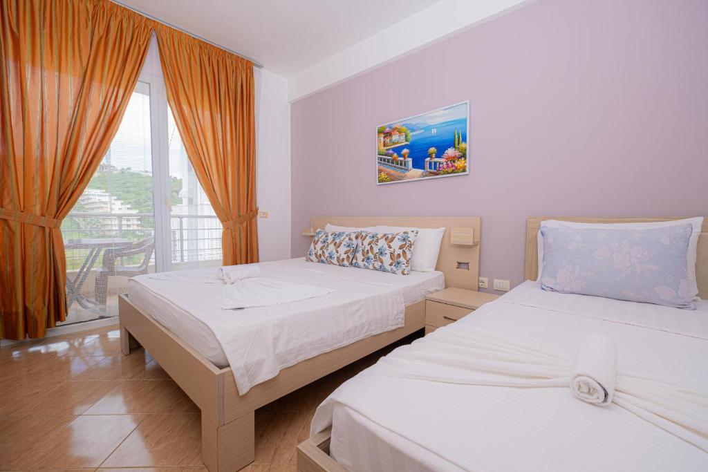 Postel nebo postele na pokoji v ubytování Sun Shine Hotel