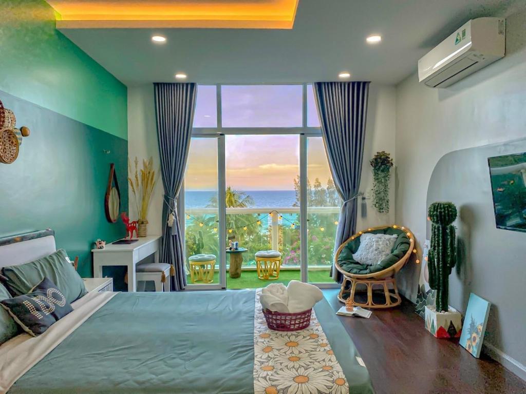 a bedroom with a bed and a large window at Chang homestay Phan Thiết - Sealink Mũi Né in Phan Thiet