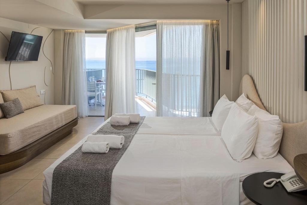 Posteľ alebo postele v izbe v ubytovaní Alia Beach Hotel by Estia
