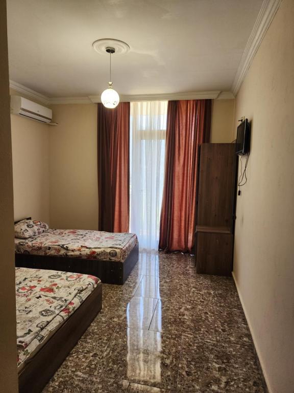 Postel nebo postele na pokoji v ubytování Vizitori Hotel