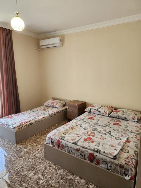Postel nebo postele na pokoji v ubytování Vizitori Hotel
