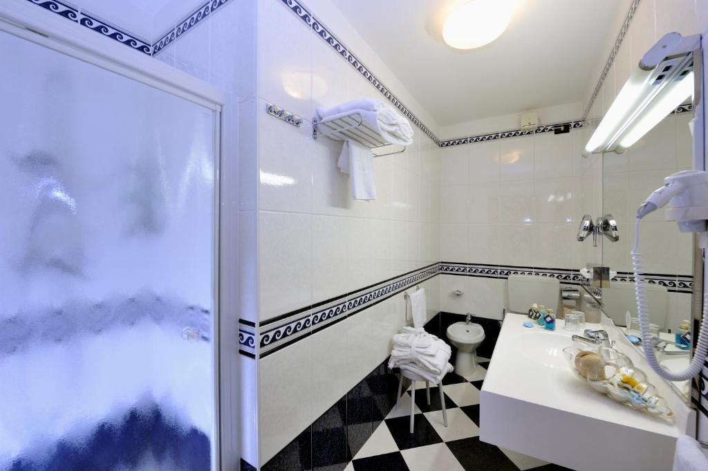 Koupelna v ubytování Hotel Miramare