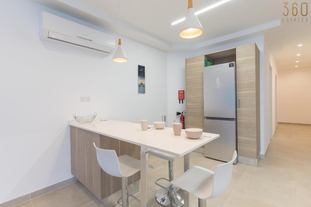 Fotografie z fotogalerie ubytování Stunning 3BR home in Gozo with access to pool by 360 Estates v destinaci Xagħra
