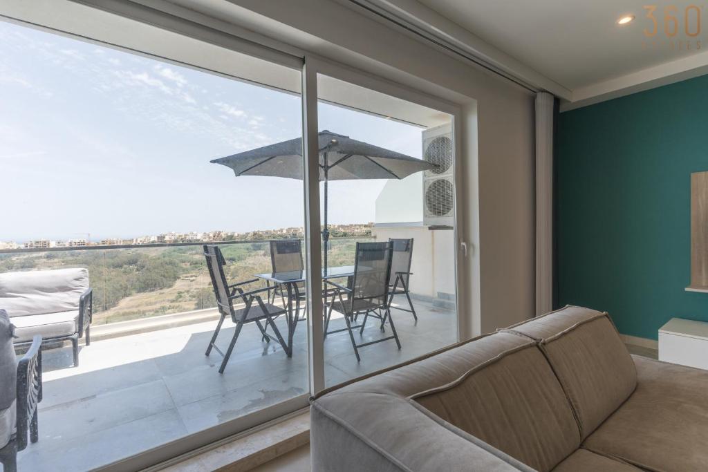 Balkón nebo terasa v ubytování Stunning 3BR home in Gozo with access to pool by 360 Estates