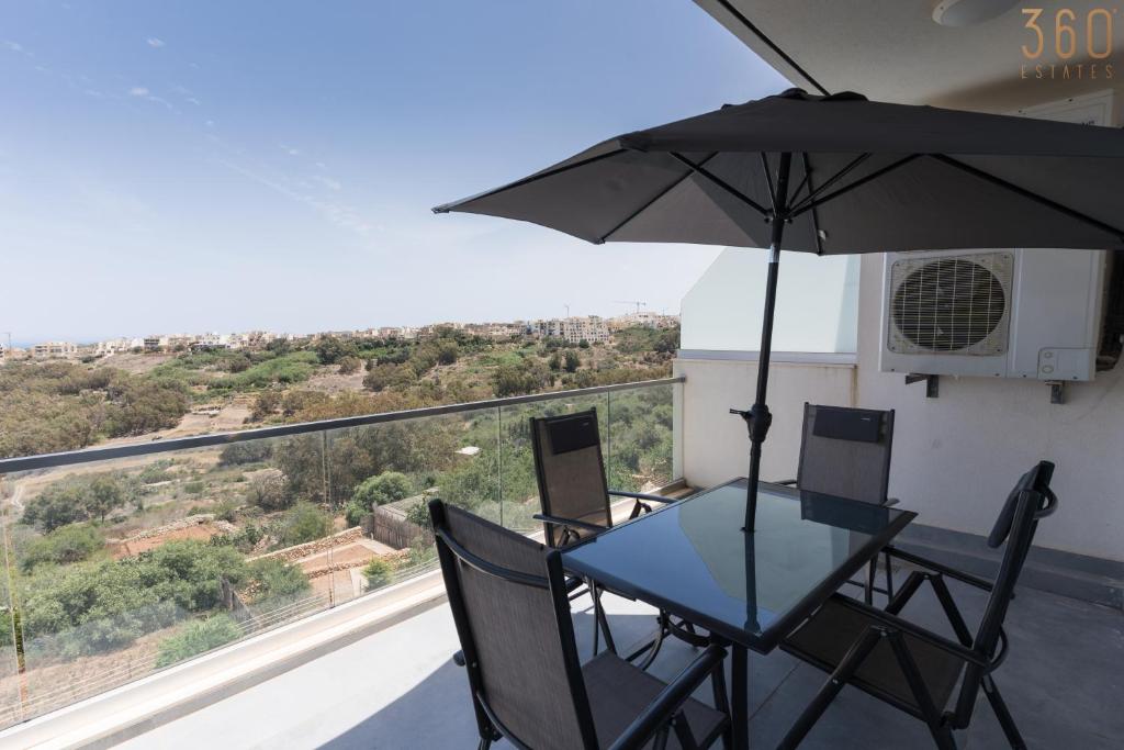 Balkón nebo terasa v ubytování Stunning 3BR home in Gozo with access to pool by 360 Estates