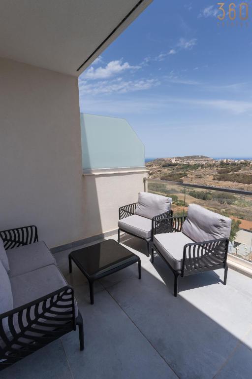 Balkón nebo terasa v ubytování Stunning 3BR home in Gozo with access to pool by 360 Estates