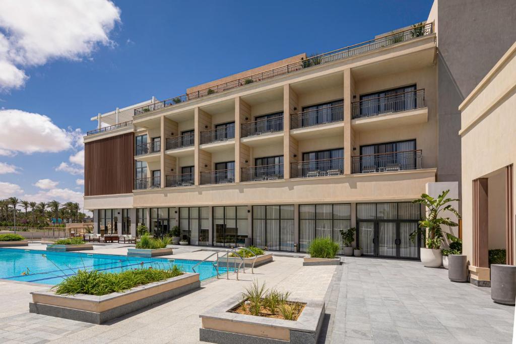 Bazén v ubytování Marassi Boutique Hotel-Marina 1 nebo v jeho okolí