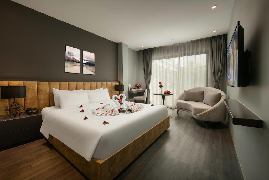 Postel nebo postele na pokoji v ubytování Hanoi Ping Luxury Hotel