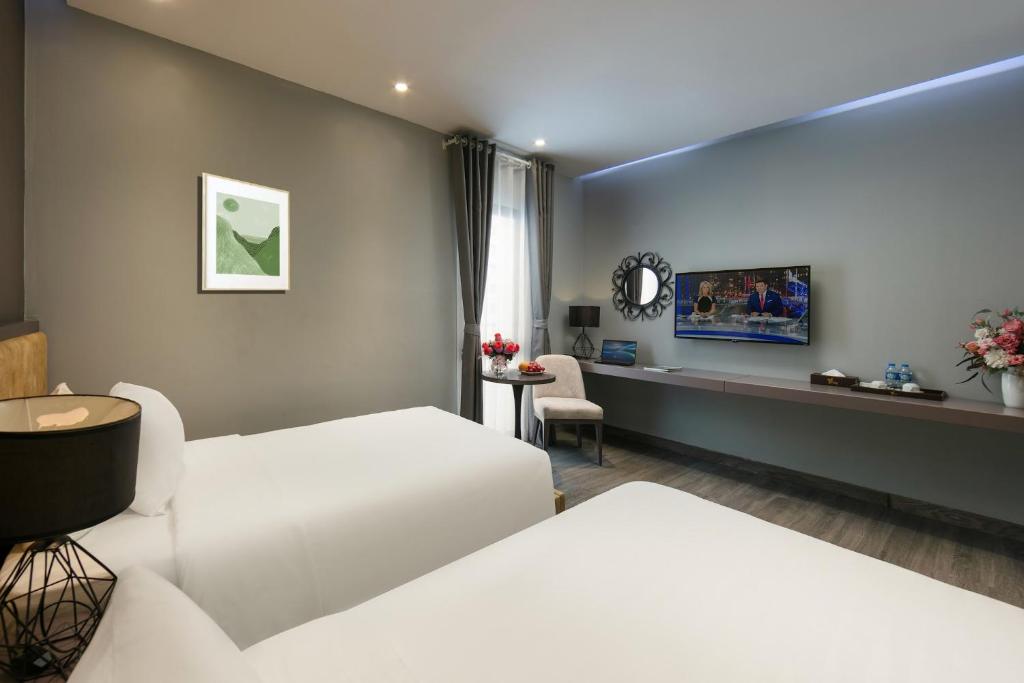 Postel nebo postele na pokoji v ubytování Hanoi Ping Luxury Hotel
