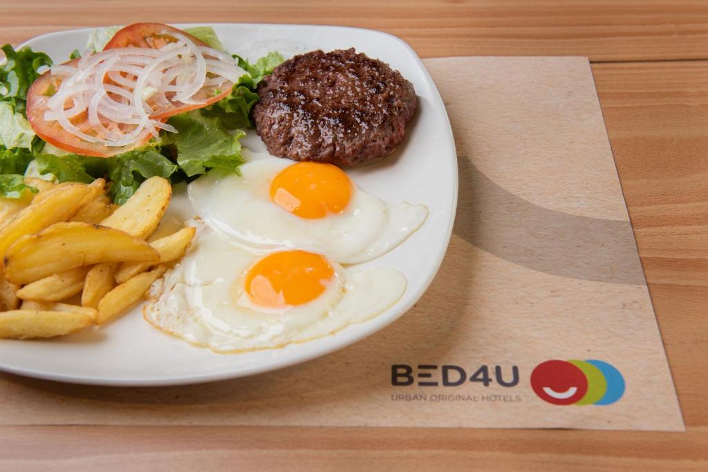 Jídlo v hotelu nebo okolí