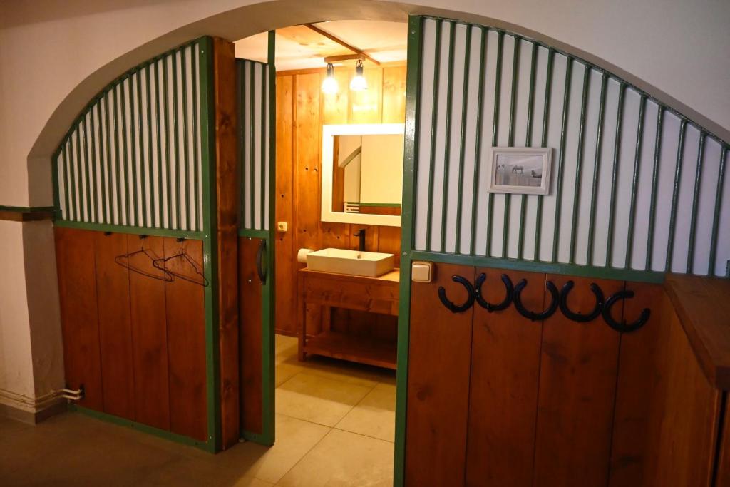 Łóżko lub łóżka w pokoju w obiekcie Penzion Jízdárna Hejtmánkovice
